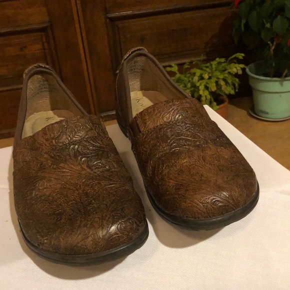 Kim Rodgers Embossed Brown Loafers Size 6 - Picture 8 of 9